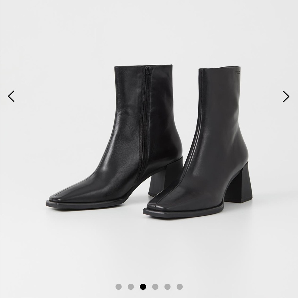 Elegant Black Leather Vagabound Ankle Boots